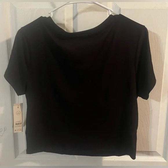 🔴 3/$12 No Boundaries Elegant Black V-Neck Crop Top! NWT! Size Large. - Picture 8 of 8